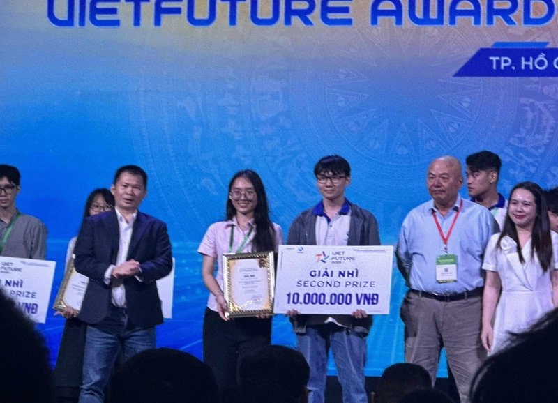 Nữ sinh UIT chinh phục sân chơi học thuật với tinh thần đam mê nghiên cứu khoa học