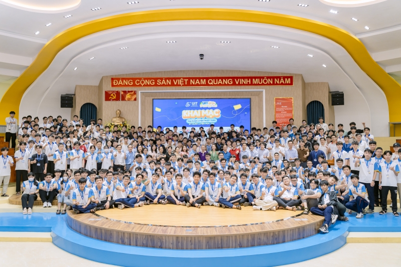 UIT ALGO BOOTCAMP 2025 - KỲ HUẤN LUYỆN MÙA THU - ĐIỂM HẸN CỦA NHỮNG TÀI NĂNG CÔNG NGHỆ TRẺ  ĐÃ SẴN SÀNG ĐÓN CHỜ CÁC TRẠI SINH 