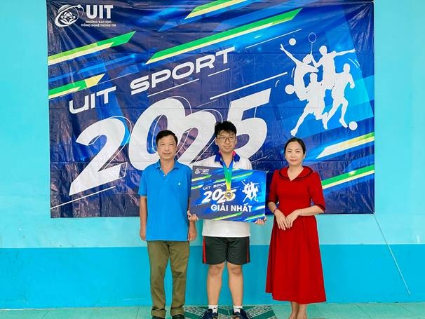 Quán quân Môn Bóng bàn UIT Sport 2025 - Cân bằng đam mê thể thao giữa nhịp sống công nghệ 