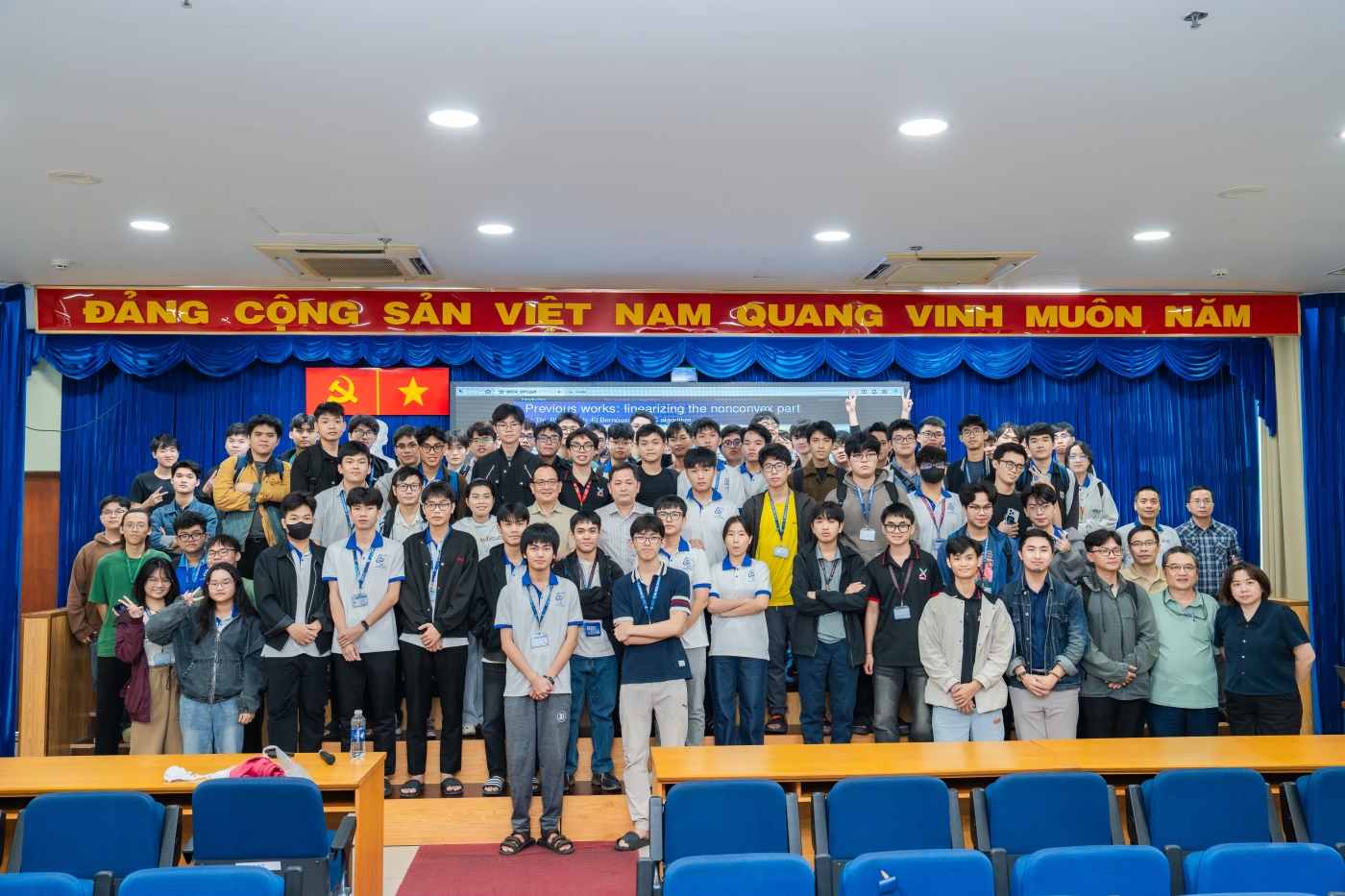 Seminar Some Applications of Difference of Convex Functions Programmings in Data Science and Machine Learning