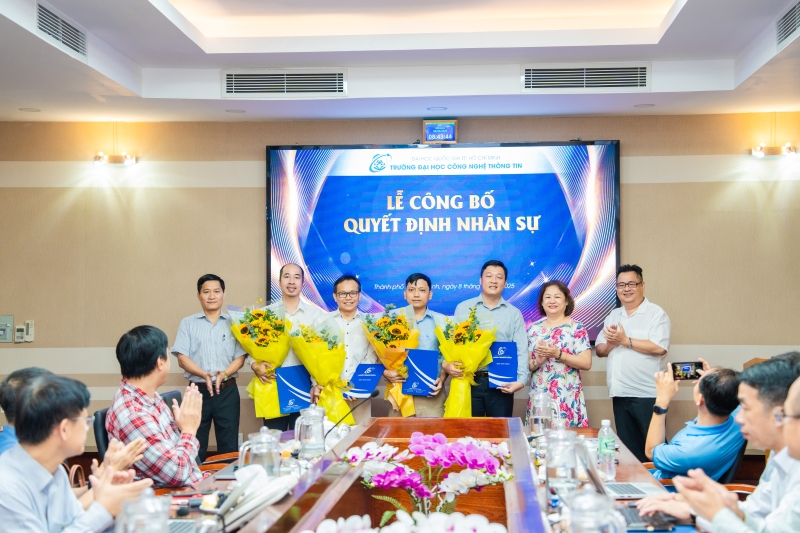 Lễ công bố quyết định nhân sự của Trường Đại học Công nghệ Thông tin