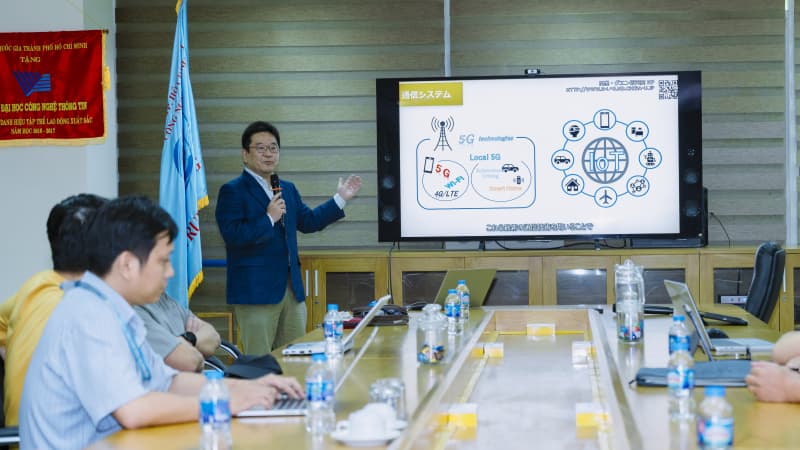  Báo cáo chuyên đề của Giáo sư Hiroo Sekiya từ Trường Đại học Chiba, Nhật Bản tại UIT