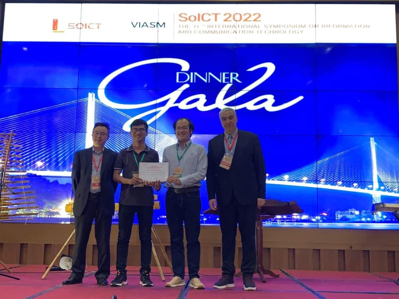 Giải thưởng “Best Paper Award” vinh danh nhóm sinh viên UIT