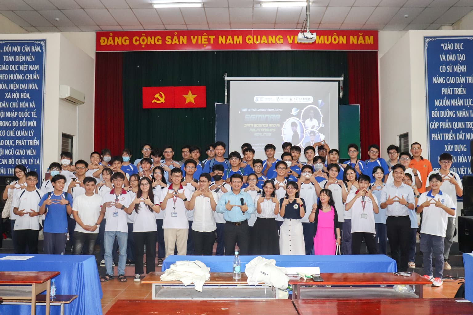 Câu lạc bộ Khoa học Dữ liệu UIT - DS@UIT: Hành trình "phụng sự" đầy ý nghĩa 