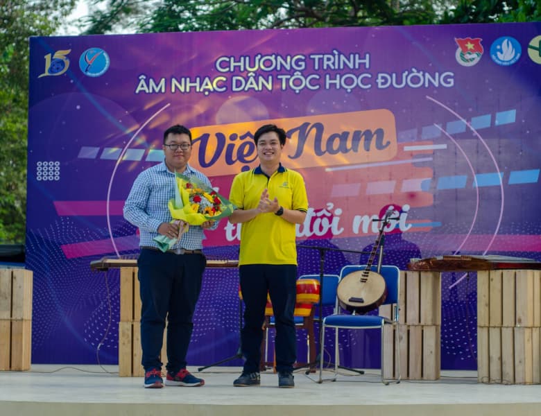 Đêm nhạc truyền thống " Việt Nam ca vang thời đổi mới" 