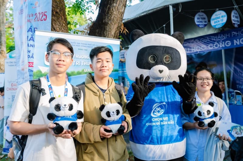UIT tham gia Ngày hội tư vấn tuyển sinh hướng nghiệp 2025 tại TP. Cần Thơ