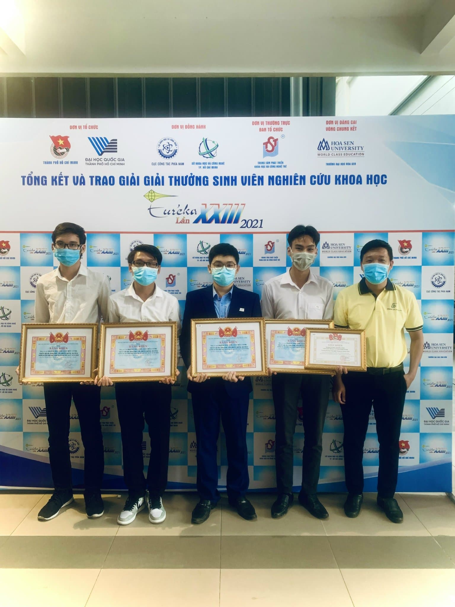 Dự án của nhóm sinh viên ngành Khoa học dữ liệu đạt huy chương Vàng Giải thưởng Thiết kế - Chế tạo - Ứng dụng 2021