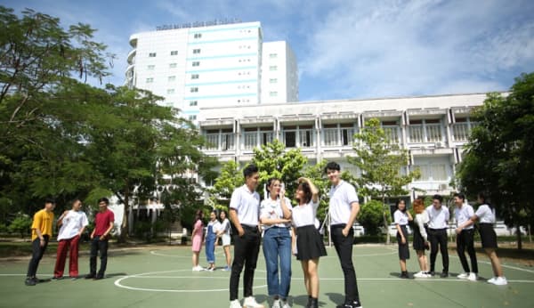Chụp ảnh ở giảng đường đại học – Trend sống ảo chưa bao giờ hết hot của sinh viên UIT