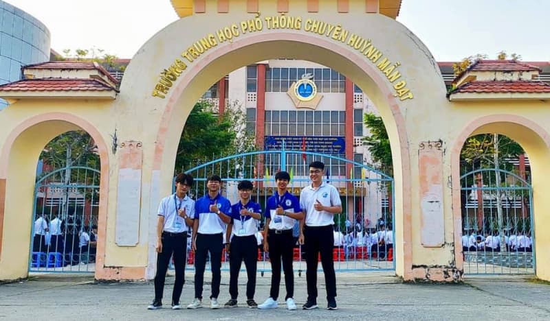 HÀNH TRÌNH ĐẠI SỨ SINH VIÊN VỀ KIÊN GIANG GHÉ THĂM TRƯỜNG THPT CHUYÊN HUỲNH MẪN ĐẠT