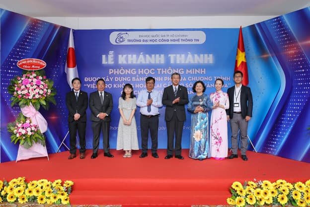 Trường Đại học Công nghệ Thông tin khánh thành phòng học thông minh