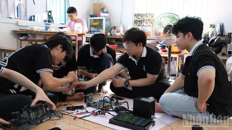Báo Nhân Dân: Gắn tri thức với phụng sự cộng đồng trong thời kỳ chuyển đổi số