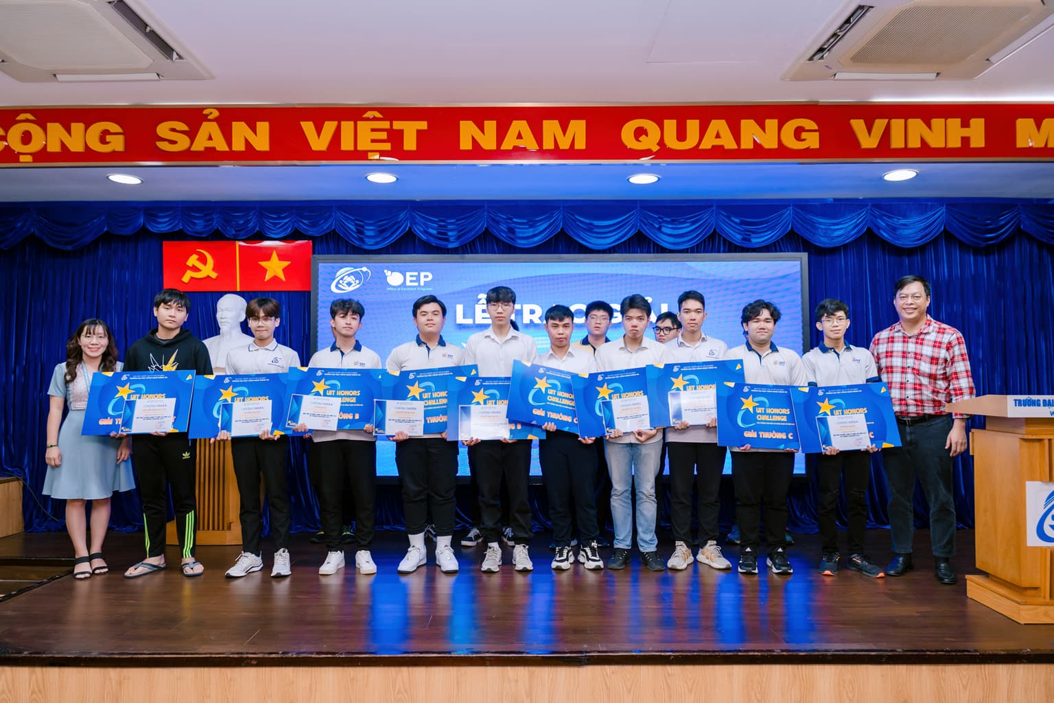 Vinh danh những gương mặt đạt UIT Honors Challenge 2022