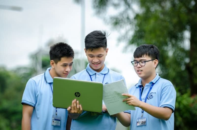  Nhận bằng tốt nghiệp - sinh viên chương trình liên kết BCU