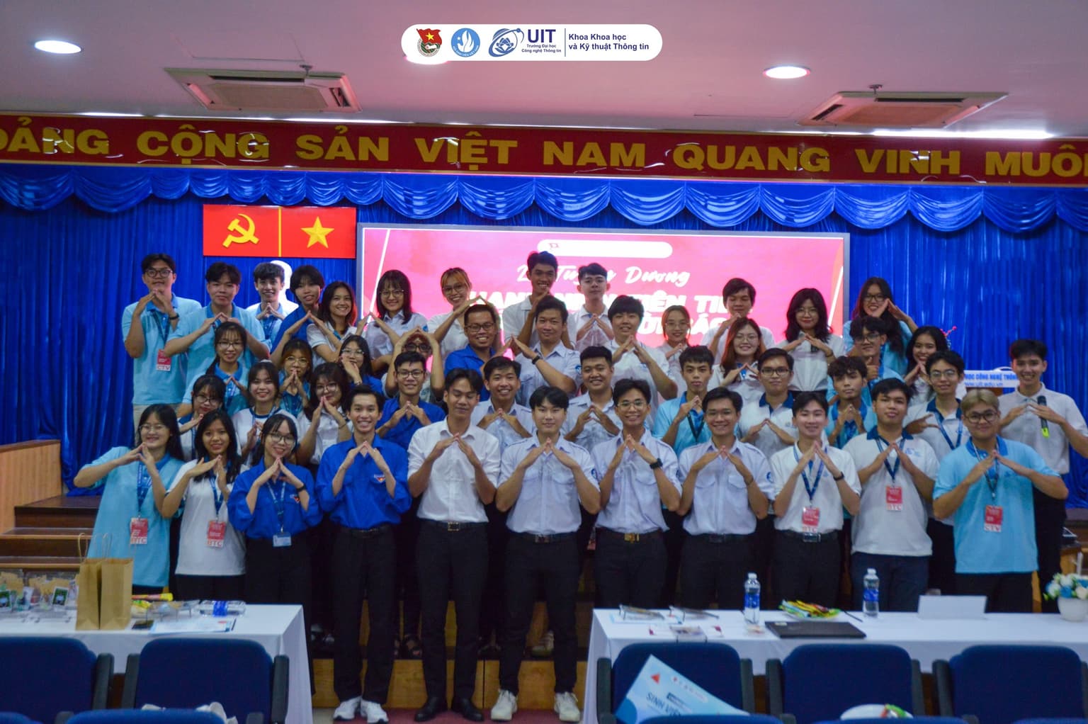 Tổng kết Lễ tuyên dương các cá nhân đạt danh hiệu “Thanh niên tiên tiến làm theo lời Bác” “Sinh viên 5 Tốt” khoa Khoa học và Kỹ thuật Thông tin năm 2021 - 2022
