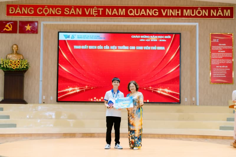 Bước chân đầu tiên trên hành trình chinh phục ước mơ công nghệ của Thủ khoa đầu vào khóa 2025 trường Đại học Công nghệ Thông tin 