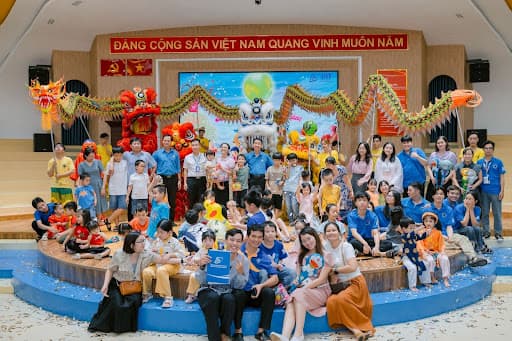 Con em viên chức, người lao động UIT chung vui “Đêm hội Trăng rằm” năm 2024 