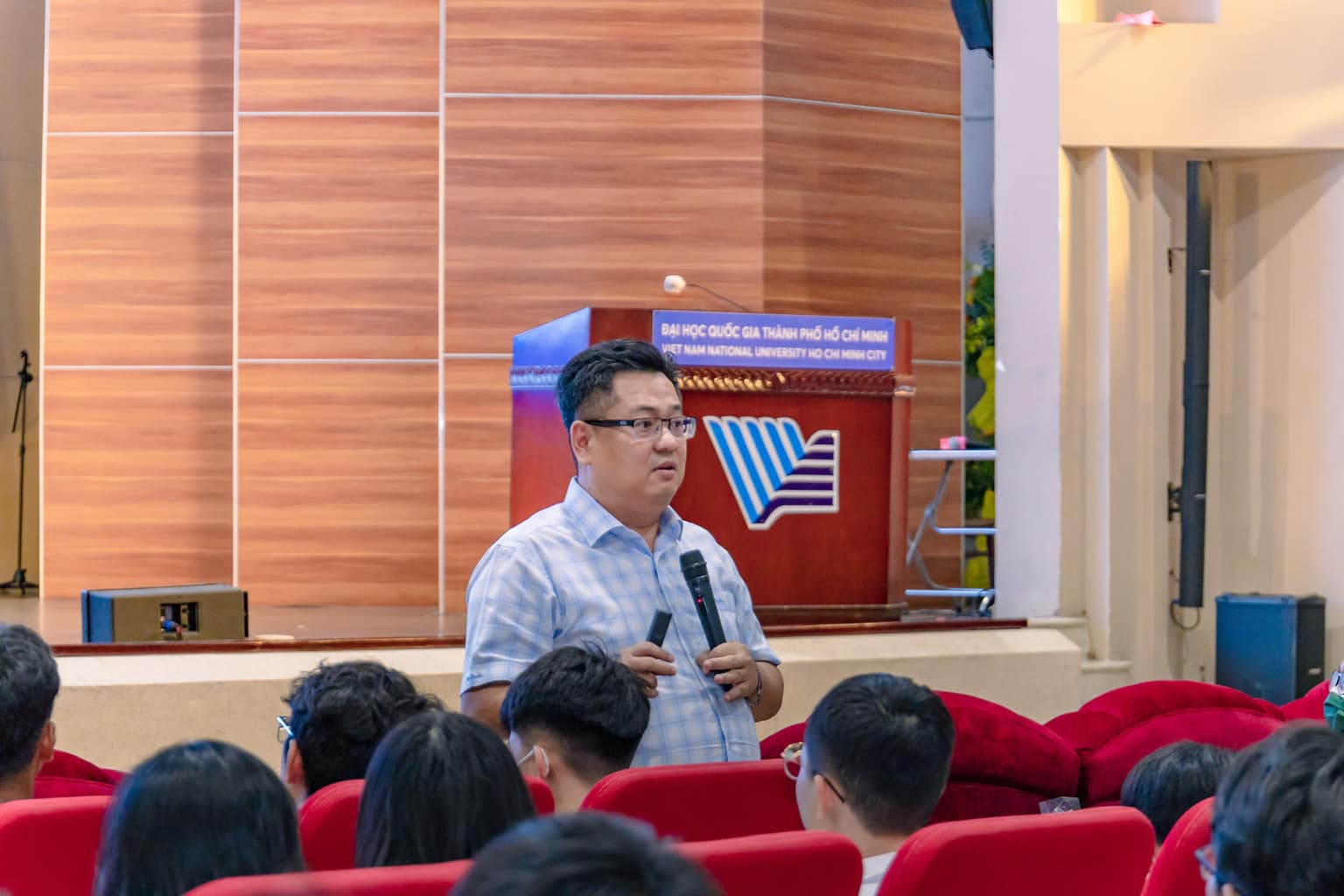 Hàng ngàn Tân sinh viên UIT Khóa 2023 tham gia Tuần sinh hoạt công dân đầu khóa