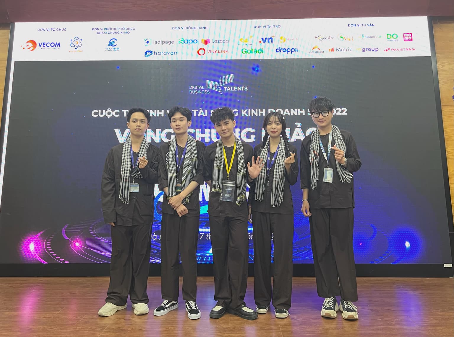 Vượt qua đại diện đến từ UEH và NEU, nhóm sinh viên UIT chính thức trở thành quán quân Digital Business Contest 2022