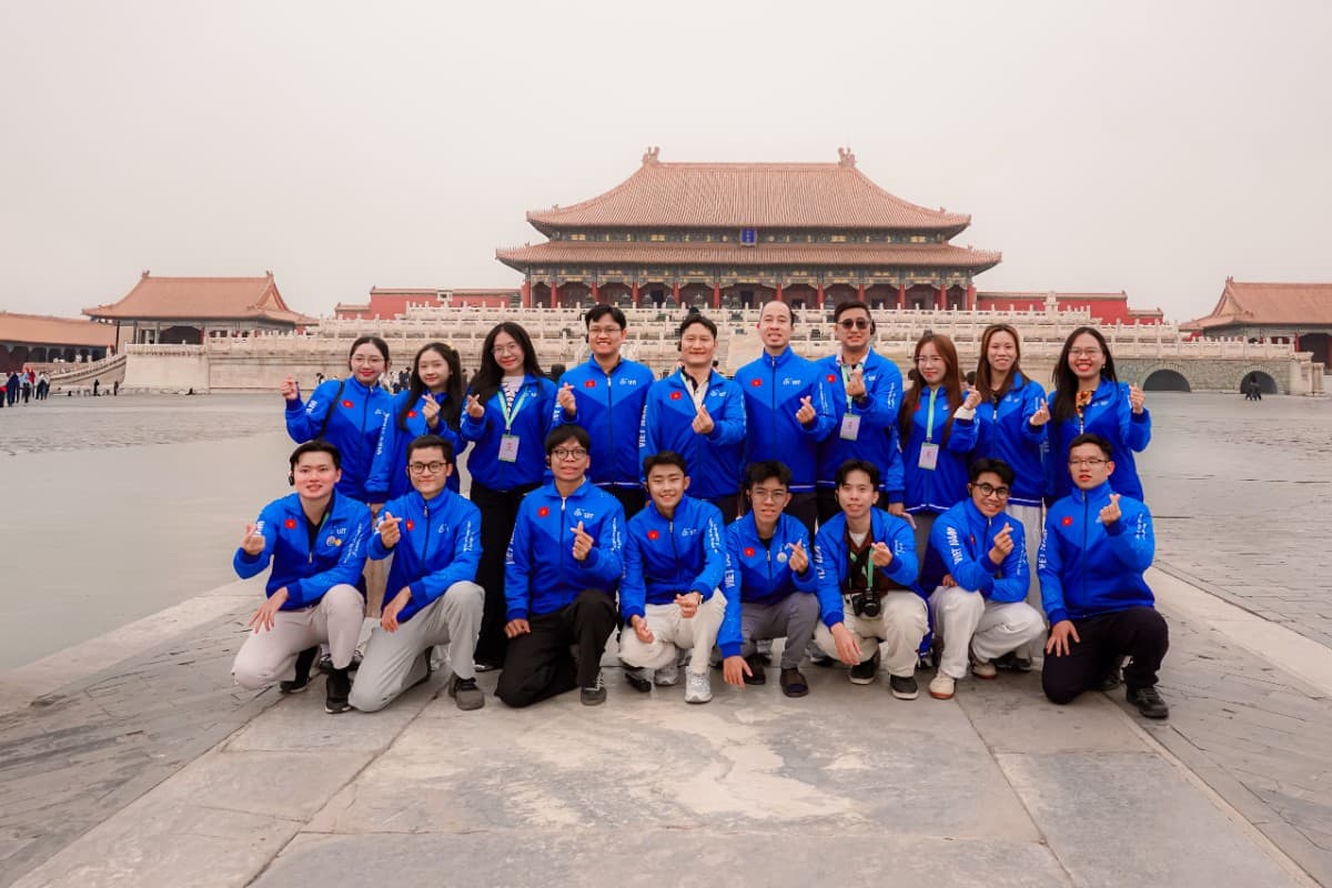 #UITGoGlobal 🌏 Sinh viên UIT tiếp nối “Hành trình đỏ” tại Trung Quốc – Dấu ấn Cố Cung & nhịp sống hiện đại