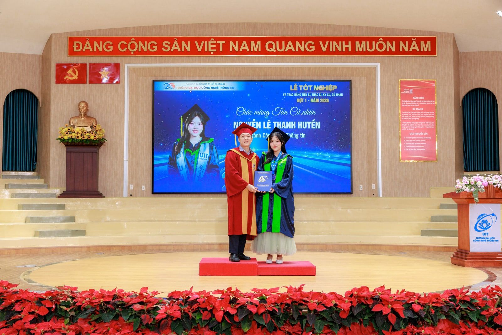 M01_8325.jpg