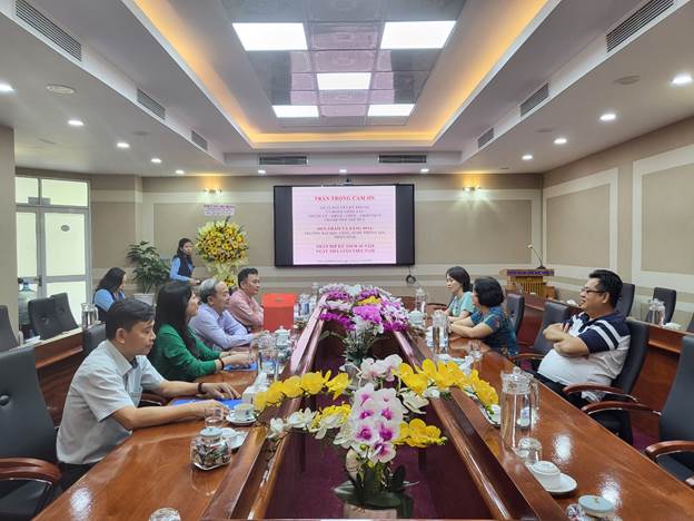 Phó Chủ tịch Thành phố Thủ đức đến thăm và tặng hoa Trường Đại học Công nghệ Thông tin nhân dịp ngày Nhà giáo Việt Nam 20/11