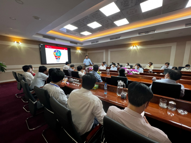 TS. Phạm Văn Hậu giới thiệu Trung tâm An ninh mạng