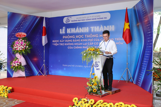 Sinh viên Trường ĐH CNTT chương trình Nhật Bản đọc bài phát biểu tri ân Chính phủ và Nhân dân Nhật Bản