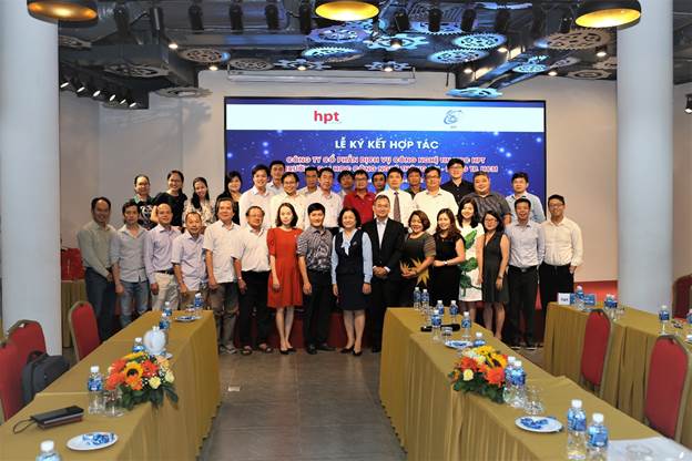 Đại diện của 2 Bên chụp hình lưu niệm kết thúc buổi Lễ Ký kết