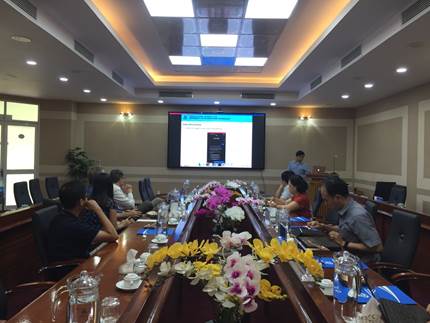 TS. Nguyễn Vinh Tiệp – Trưởng Phòng Thí nghiệm Truyền thông Đa phương tiện trình bày về hướng phát triển của Phòng Thí nghiệm