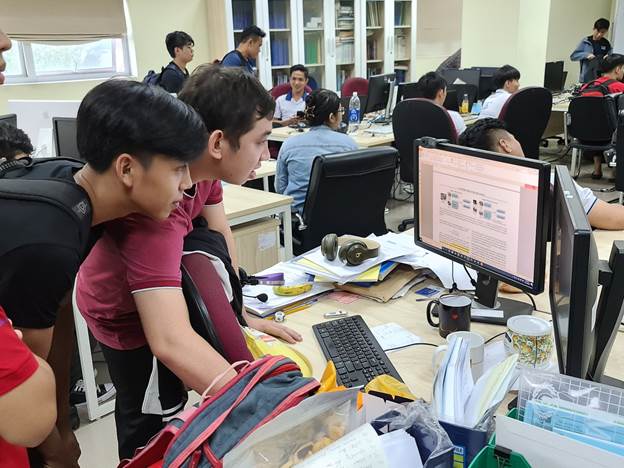 Sinh viên trải nghiệm công nghệ AI