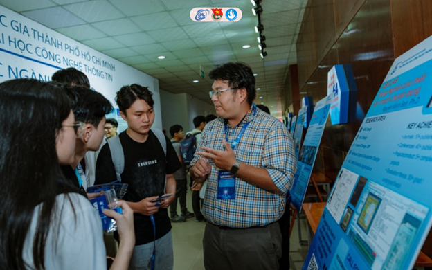 A person talking to a group of people

AI-generated content may be incorrect.
