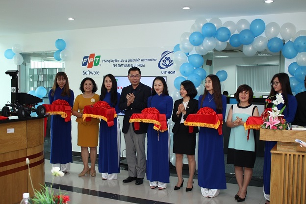 Lễ cắt băng khánh thành phòng FSoft-UIT