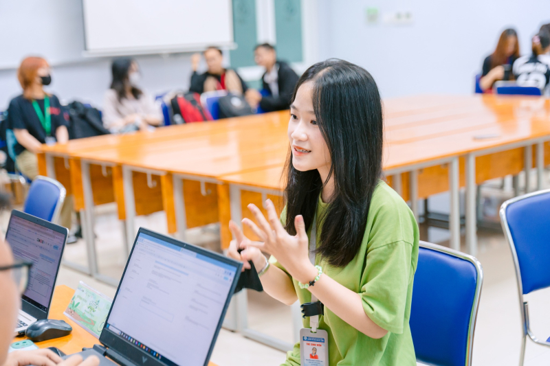 https://www.uit.edu.vn/sites/vi/files/image_from_word/393396515_740491371453870_6227479066212883297_n.jpg