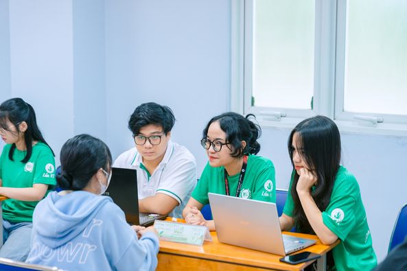 https://www.uit.edu.vn/sites/vi/files/image_from_word/393770715_740491158120558_64097333868646774_n.jpg