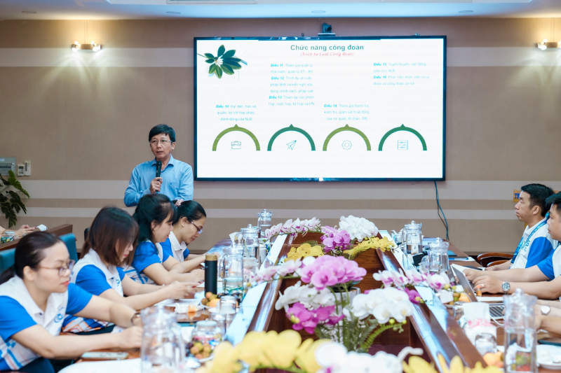 https://www.uit.edu.vn/sites/vi/files/image_from_word/395117619_783504773576887_6962607586327931648_n.jpg