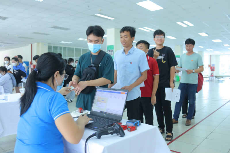 https://www.uit.edu.vn/sites/vi/files/image_from_word/396891157_730673725765693_8119101682080053423_n.jpg