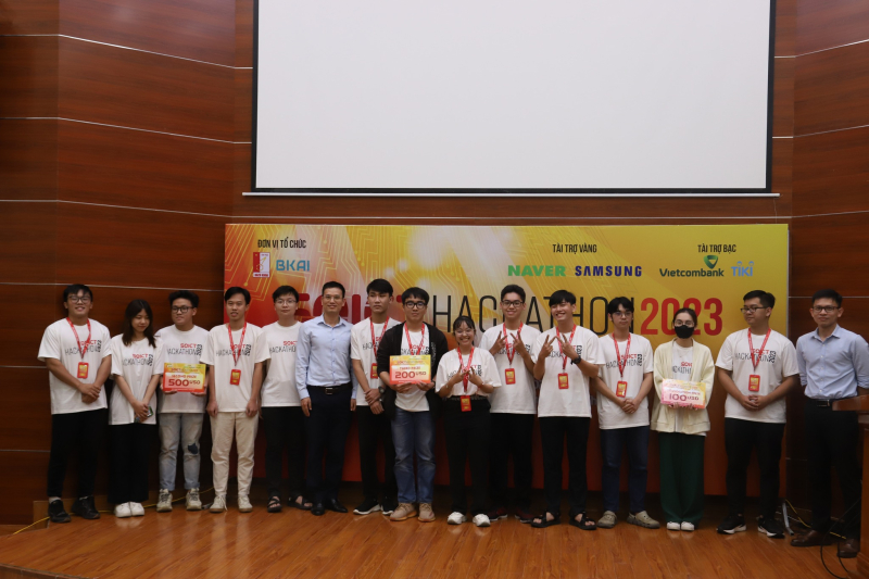 https://www.uit.edu.vn/sites/vi/files/image_from_word/397606091_802274031907947_6239063034052166434_n.jpg