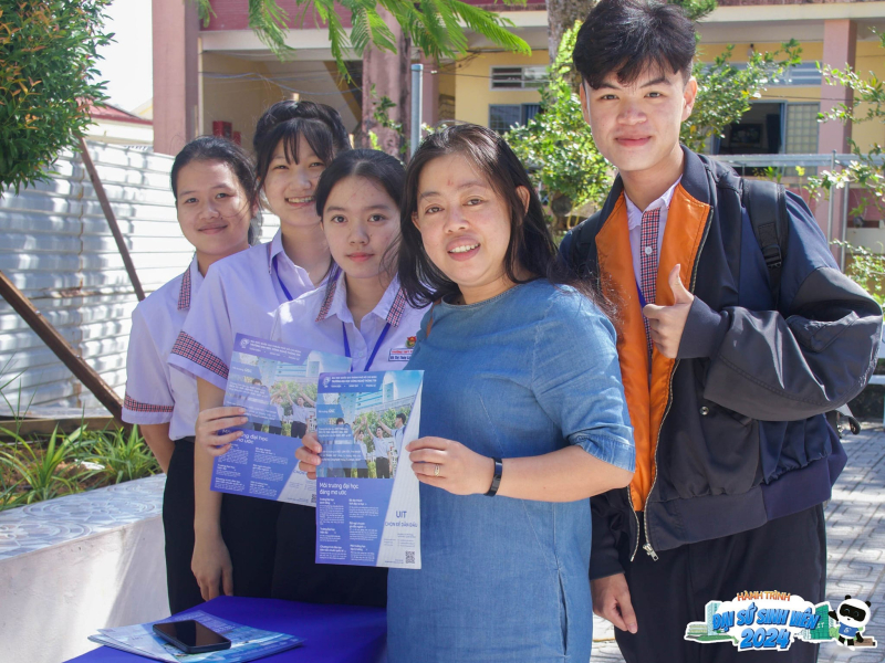 https://www.uit.edu.vn/sites/vi/files/image_from_word/404168607_631137042552845_932475077290113239_n.jpg