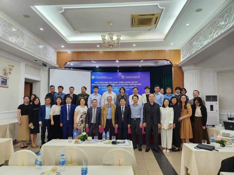 https://www.uit.edu.vn/sites/vi/files/image_from_word/405157540_776969697802370_4491772394816597059_n.jpg