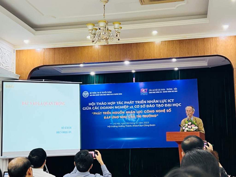 https://www.uit.edu.vn/sites/vi/files/image_from_word/405216029_776969661135707_4349480165916190193_n.jpg
