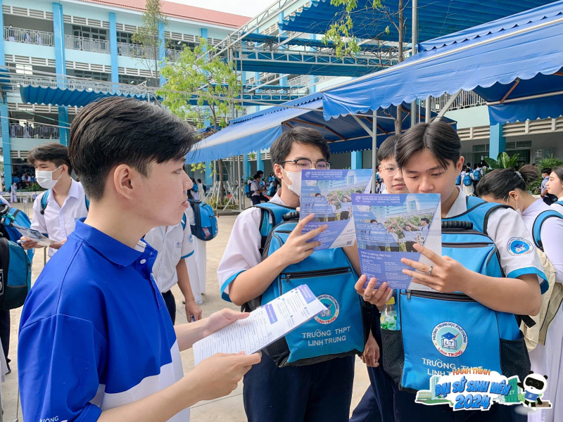 https://www.uit.edu.vn/sites/vi/files/image_from_word/408222086_638701078463108_1962696462804720484_n.jpg