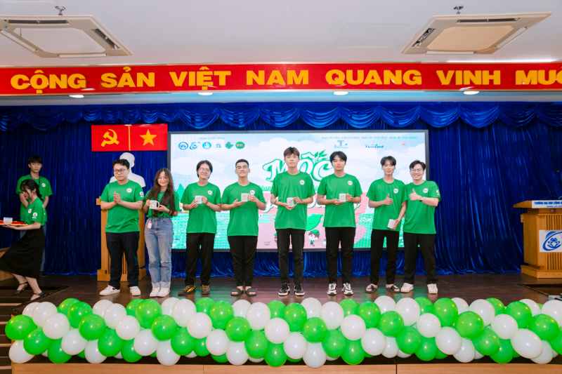 https://www.uit.edu.vn/sites/vi/files/image_from_word/409812250_774214204748253_6307533114270452063_n.jpg