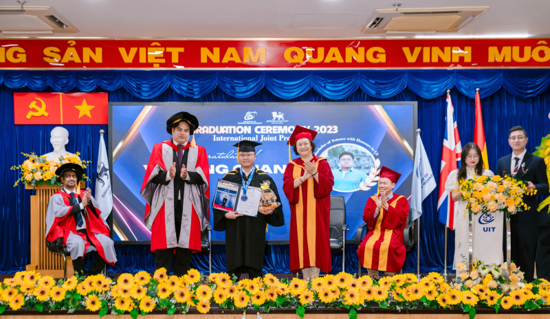 https://www.uit.edu.vn/sites/vi/files/image_from_word/tn2.jpg