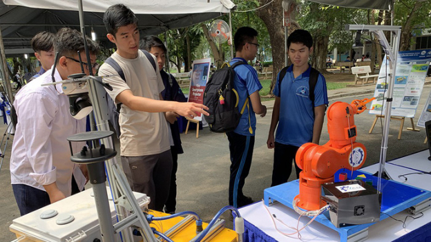 Sinh viên khá, giỏi các trường thành viên ĐH Quốc gia TP.HCM sẽ được học liên thông lên bậc thạc sĩ ngay trong thời gian học đại học