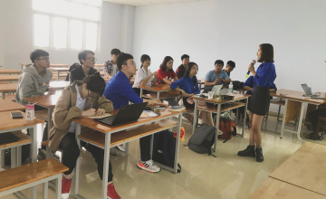 Hoạt động chuyên đề “Từ tri thức tới lý luận”