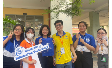 Hành trình kết nối của Đại sứ sinh viên UIT đã diễn ra tại THPT Lê Thánh Tôn 