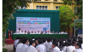 Hành trình kết nối của đội ngũ Đại sứ sinh viên UIT tiếp tục diễn ra tại trường THPT Nguyễn Thượng Hiền