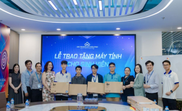 Tổng Công ty Công nghệ và Giải pháp CMC (CMC Technology & Solution) trao tặng 10 máy tính xách tay cho sinh viên UIT 