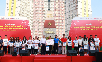 ĐHQG-HCM tặng hơn 200 vé xe cho sinh viên về quê đón Tết 