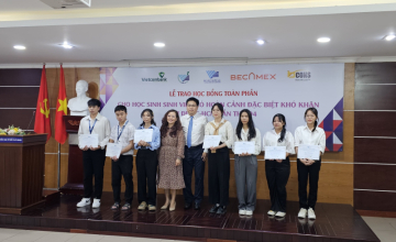  Sinh viên UIT nhận học bổng vượt khó từ Quỹ phát triển ĐHQG Thành phố Hồ Chí Minh 